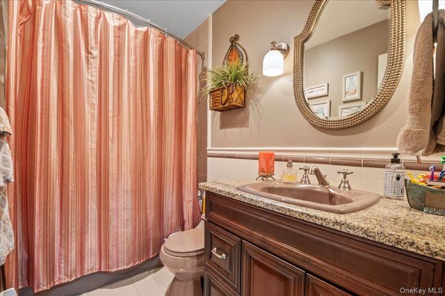 45 Coves Run, Syosset, NY 11791