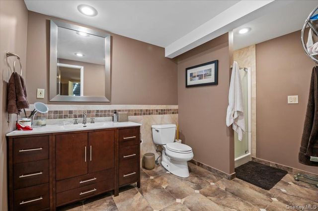 45 Coves Run, Syosset, NY 11791