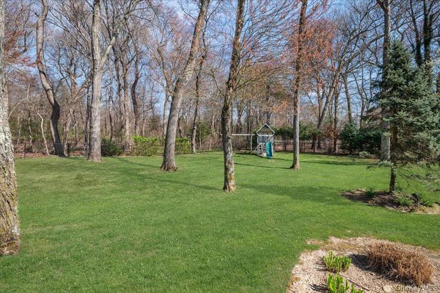 45 Coves Run, Syosset, NY 11791
