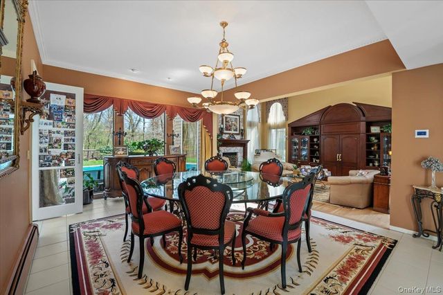 45 Coves Run, Syosset, NY 11791