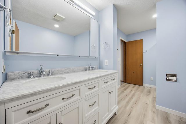 1202 41st Avenue N, Fargo, ND 58102