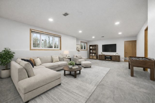 1202 41st Avenue N, Fargo, ND 58102