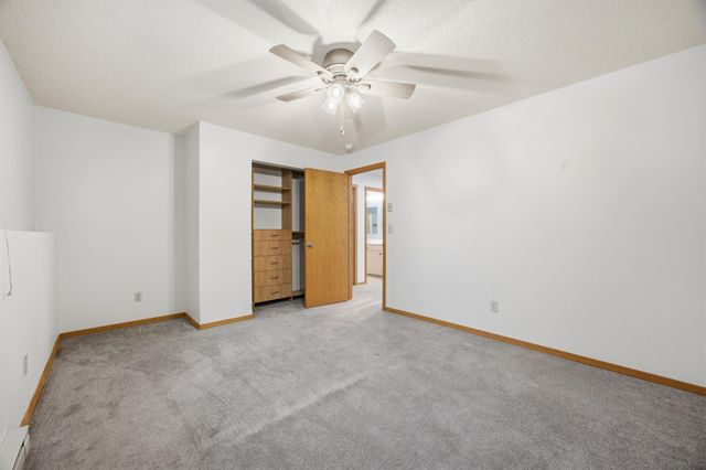 1202 41st Avenue N, Fargo, ND 58102