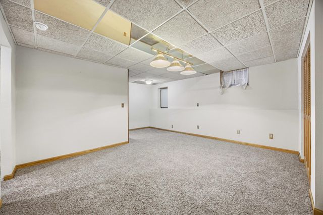 1202 41st Avenue N, Fargo, ND 58102