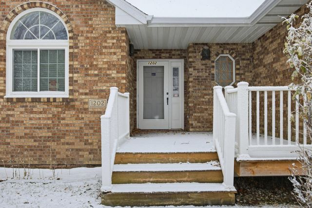 1202 41st Avenue N, Fargo, ND 58102