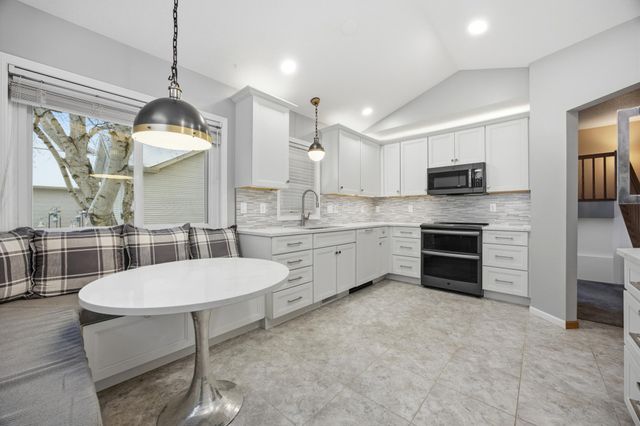 1202 41st Avenue N, Fargo, ND 58102