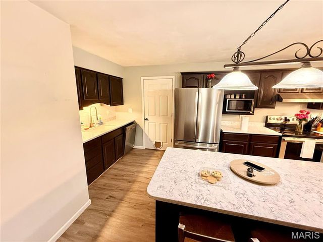 919 N 7th Street, De Soto, MO 63020