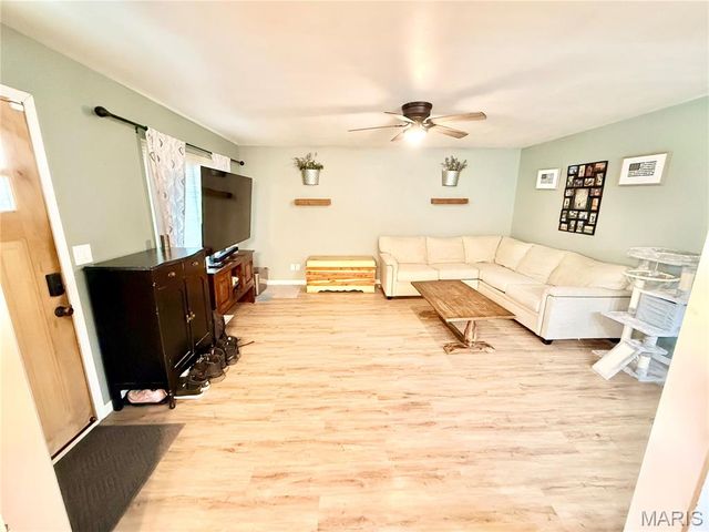 919 N 7th Street, De Soto, MO 63020