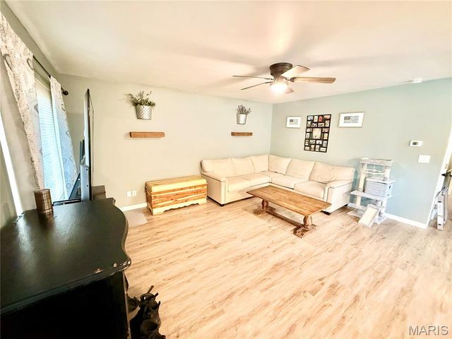 919 N 7th Street, De Soto, MO 63020