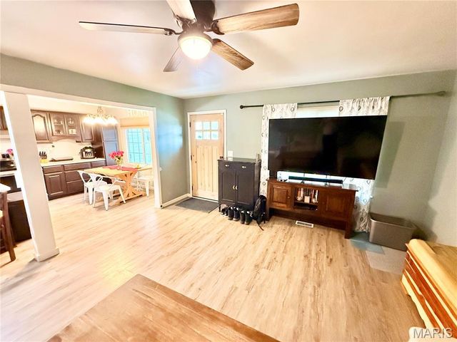 919 N 7th Street, De Soto, MO 63020