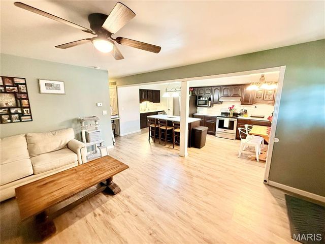 919 N 7th Street, De Soto, MO 63020