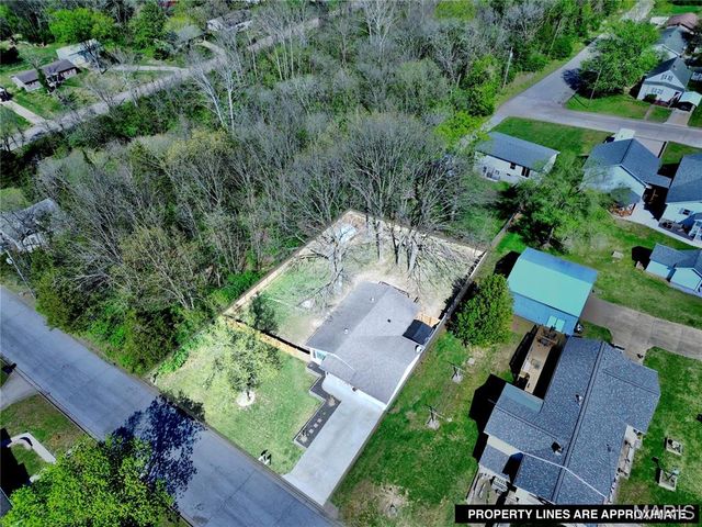 919 N 7th Street, De Soto, MO 63020