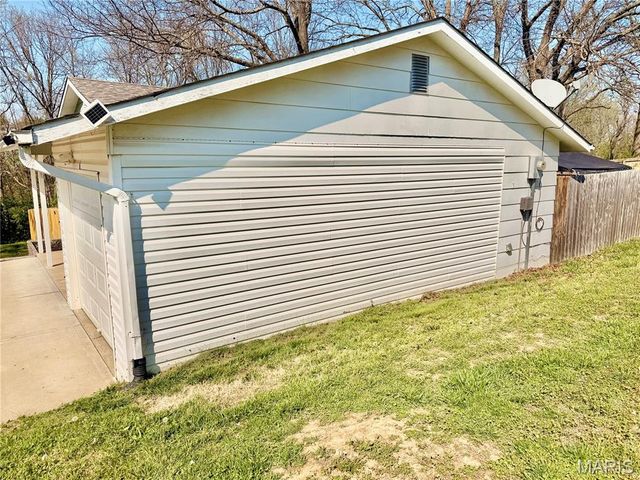 919 N 7th Street, De Soto, MO 63020