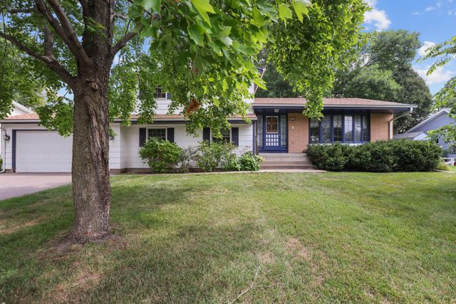 413 Rice Creek Boulevard NE, Fridley, MN 55432