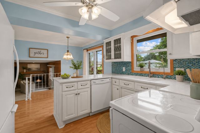 413 Rice Creek Boulevard NE, Fridley, MN 55432