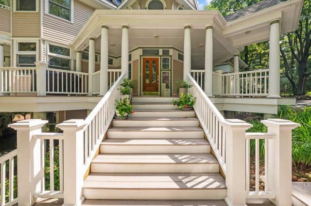 3003 Dunes Valley Path, Stevensville, MI 49127