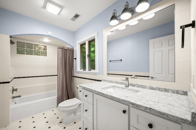 3003 Dunes Valley Path, Stevensville, MI 49127