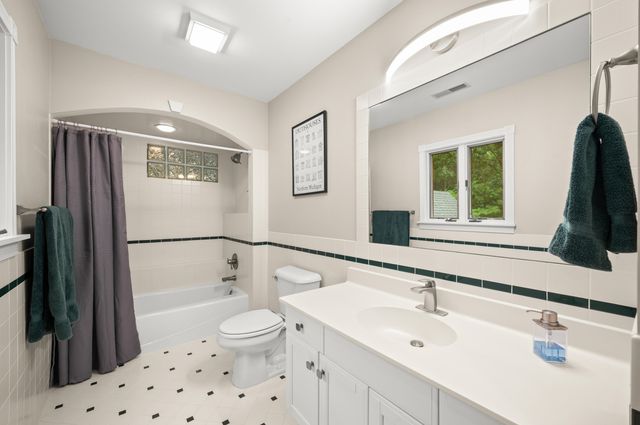 3003 Dunes Valley Path, Stevensville, MI 49127