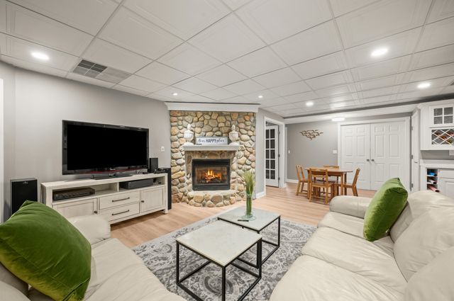 3003 Dunes Valley Path, Stevensville, MI 49127