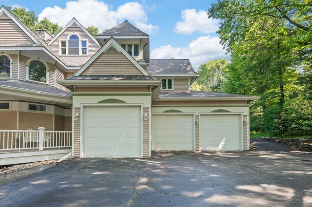 3003 Dunes Valley Path, Stevensville, MI 49127