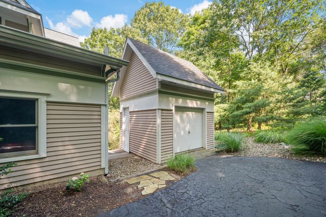 3003 Dunes Valley Path, Stevensville, MI 49127