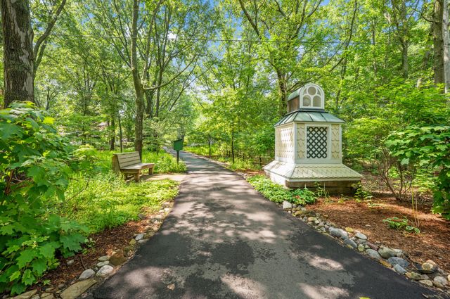3003 Dunes Valley Path, Stevensville, MI 49127