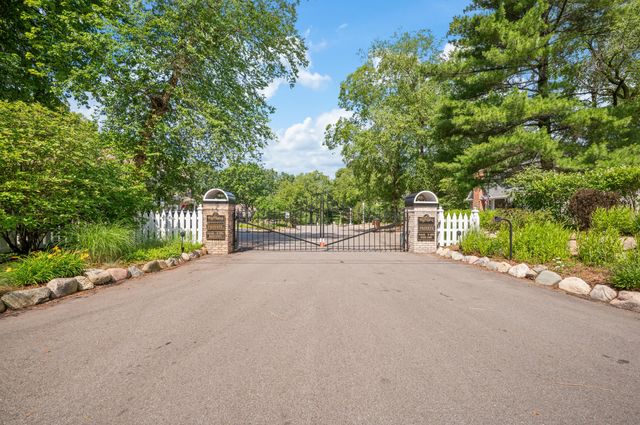 3003 Dunes Valley Path, Stevensville, MI 49127