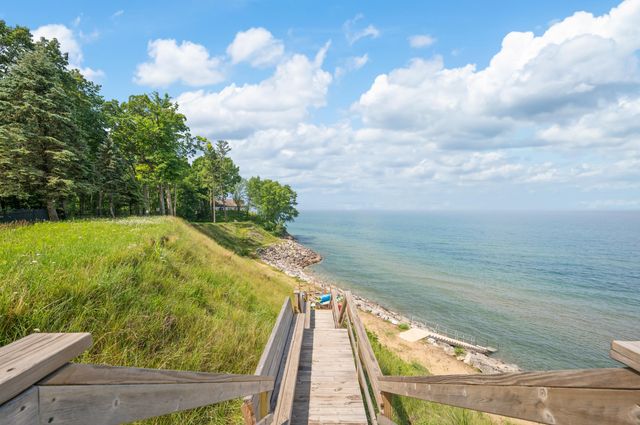 3003 Dunes Valley Path, Stevensville, MI 49127