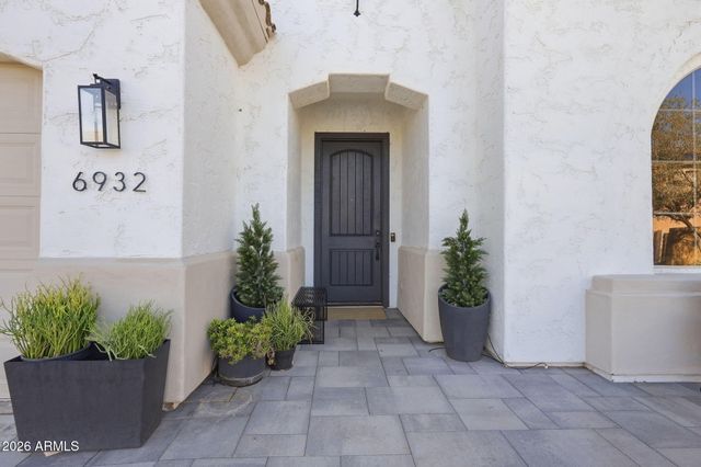 6932 S BLACK HILLS Way, Chandler, AZ 85249