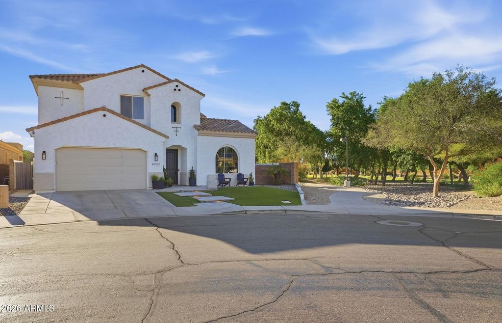 6932 S BLACK HILLS Way, Chandler, AZ 85249