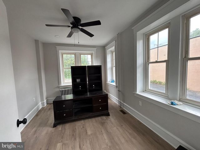 825 JERSEY AVE, Gloucester City, NJ 08030