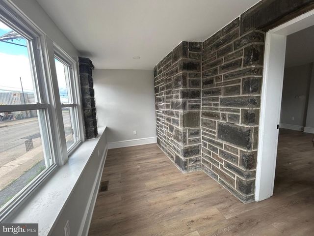 825 JERSEY AVE, Gloucester City, NJ 08030