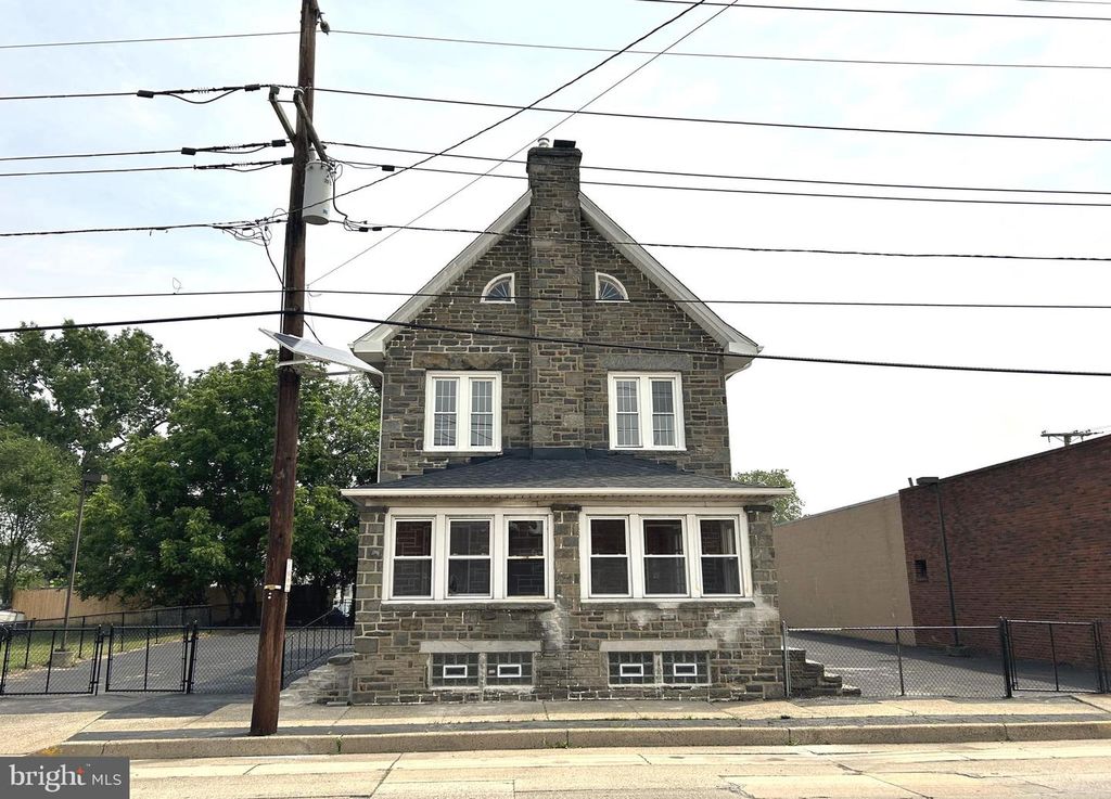 825 JERSEY AVE, Gloucester City, NJ 08030
