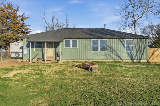 307 S Gray Pl Place, Chouteau, OK 74337