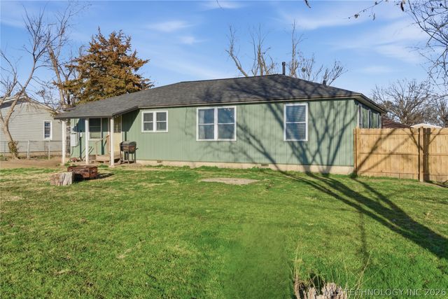 307 S Gray Pl Place, Chouteau, OK 74337