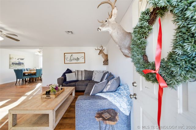 307 S Gray Pl Place, Chouteau, OK 74337