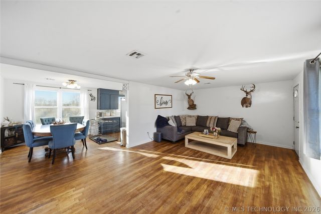 307 S Gray Pl Place, Chouteau, OK 74337