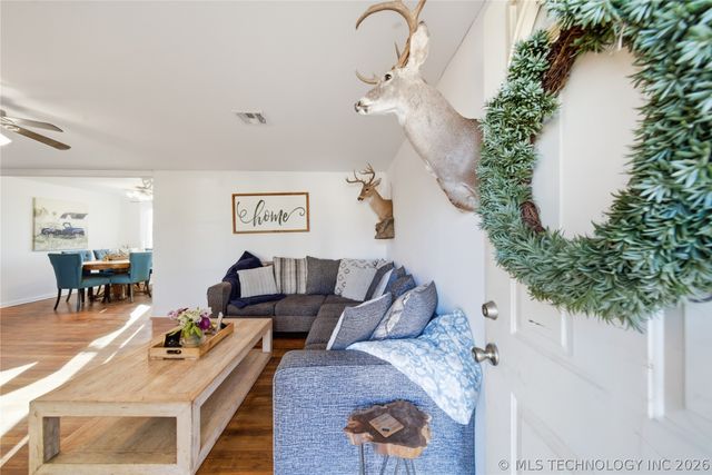 307 S Gray Pl Place, Chouteau, OK 74337