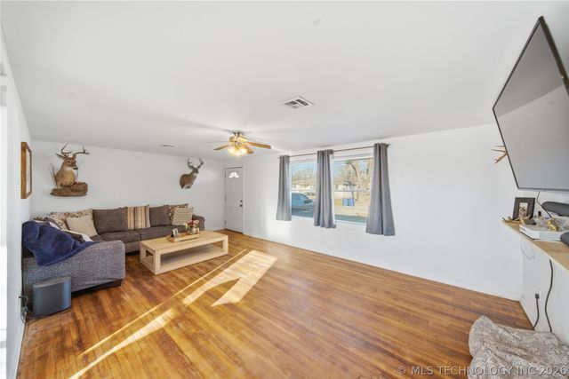 307 S Gray Pl Place, Chouteau, OK 74337