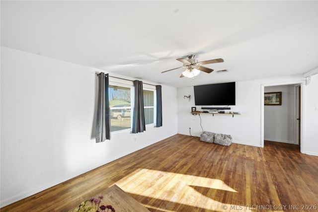 307 S Gray Pl Place, Chouteau, OK 74337