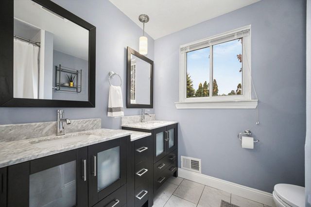 464 Springbrook Crescent, Saline, MI 48176