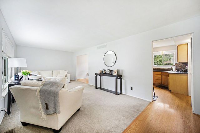 464 Springbrook Crescent, Saline, MI 48176