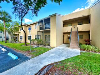 880 Cypress Park Way E, Deerfield Beach, FL 33064