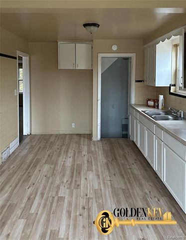 11559 Kenmoor Street, Detroit, MI 48205