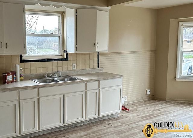 11559 Kenmoor Street, Detroit, MI 48205