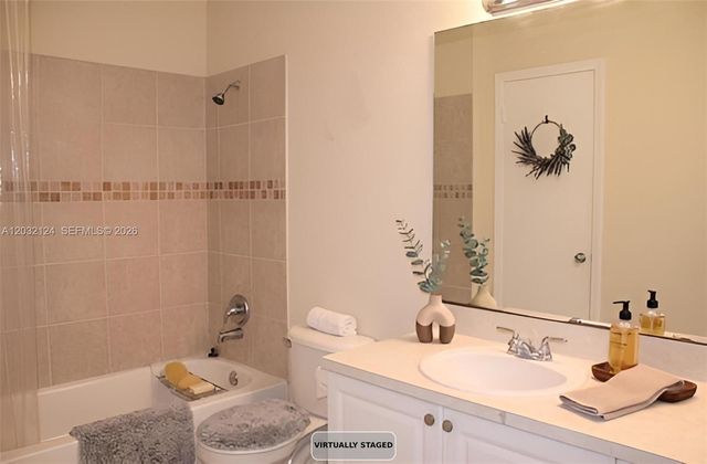 1701 NW 96th Terrace 1J, Pembroke Pines, FL 33024
