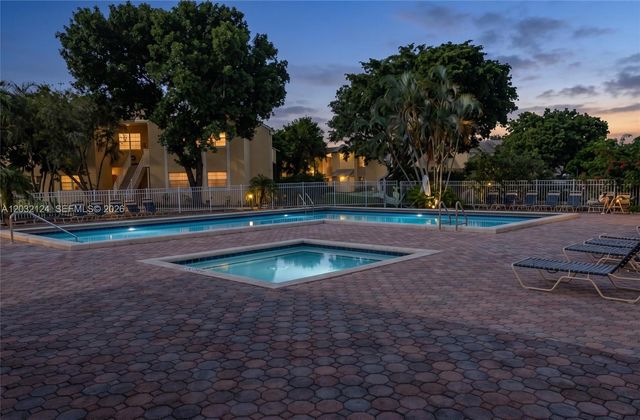 1701 NW 96th Terrace 1J, Pembroke Pines, FL 33024