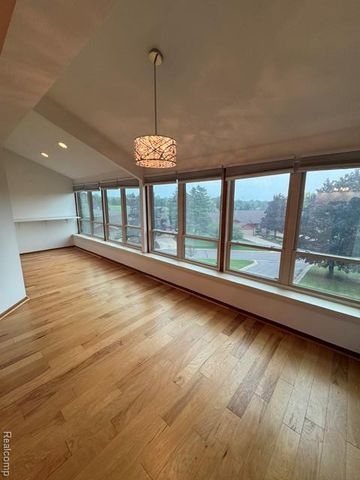875 Greenview Court 62, Rochester Hills, MI 48307
