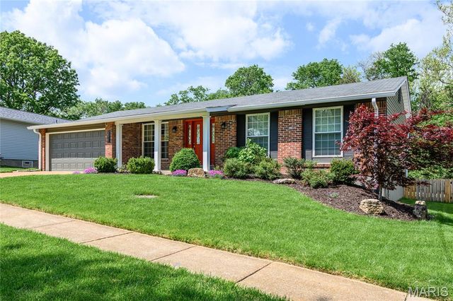 5639 Chalet Manor Court, Oakville, MO 63129