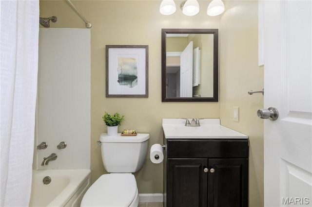 5639 Chalet Manor Court, Oakville, MO 63129